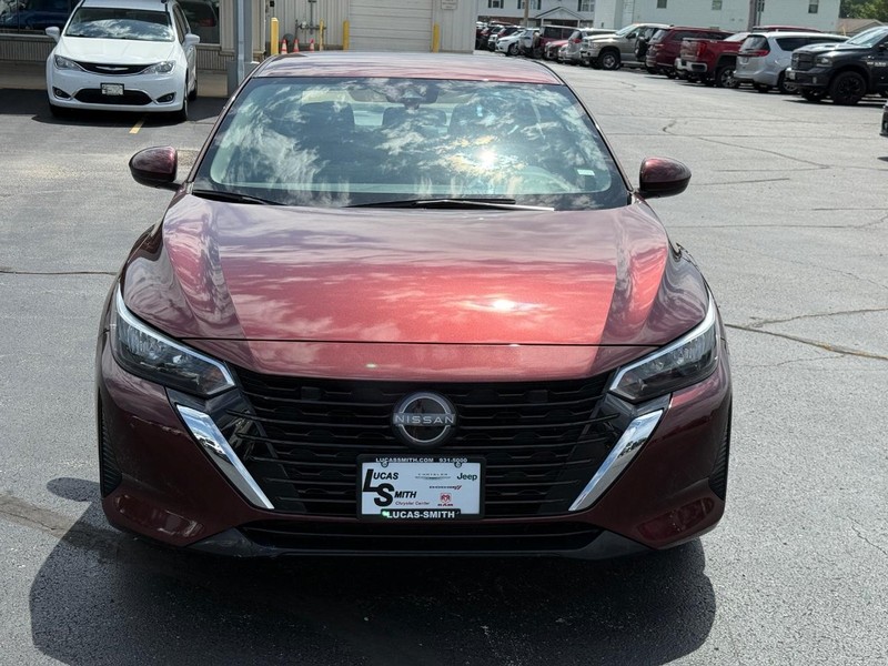 Nissan Sentra Vehicle Full-screen Gallery Image 10