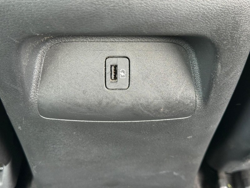 Nissan Sentra Vehicle Full-screen Gallery Image 12