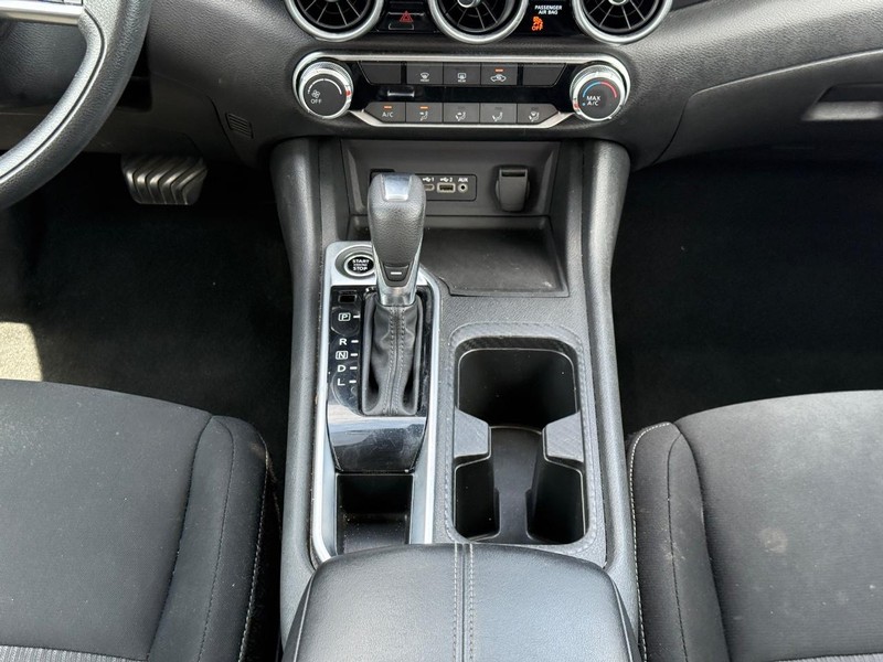 Nissan Sentra Vehicle Full-screen Gallery Image 16