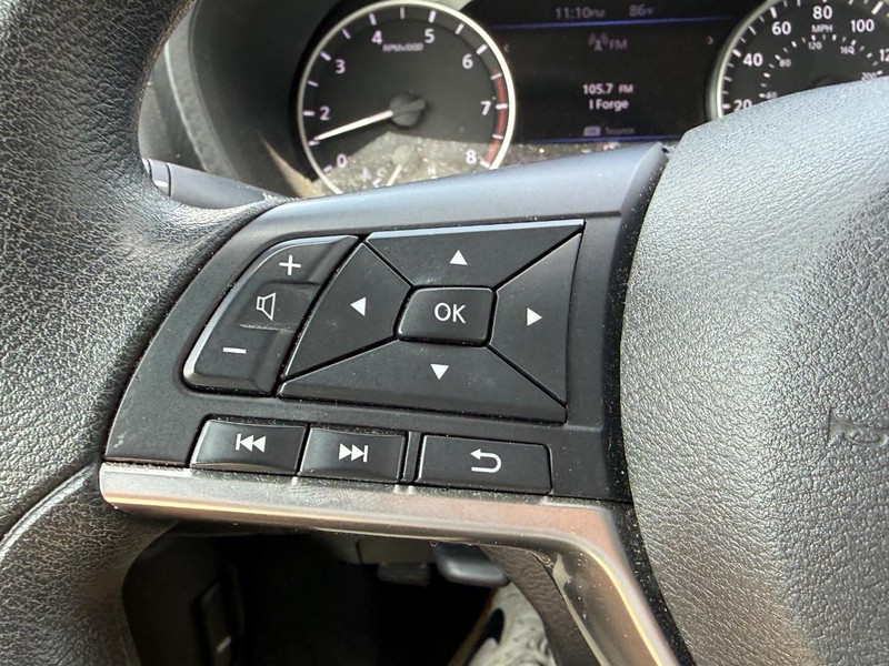 Nissan Sentra Vehicle Full-screen Gallery Image 19