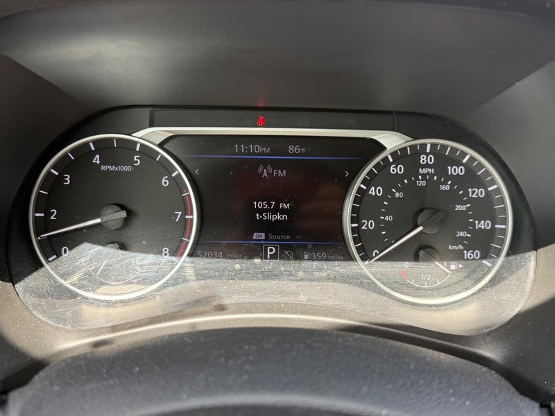 Nissan Sentra Vehicle Full-screen Gallery Image 21