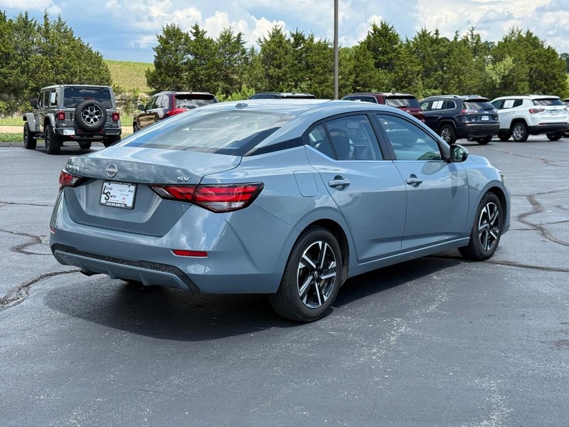 Nissan Sentra Vehicle Full-screen Gallery Image 03