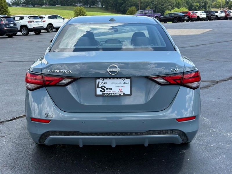 Nissan Sentra Vehicle Full-screen Gallery Image 05