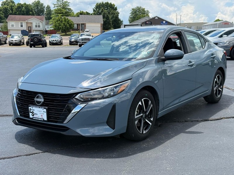 Nissan Sentra Vehicle Full-screen Gallery Image 08