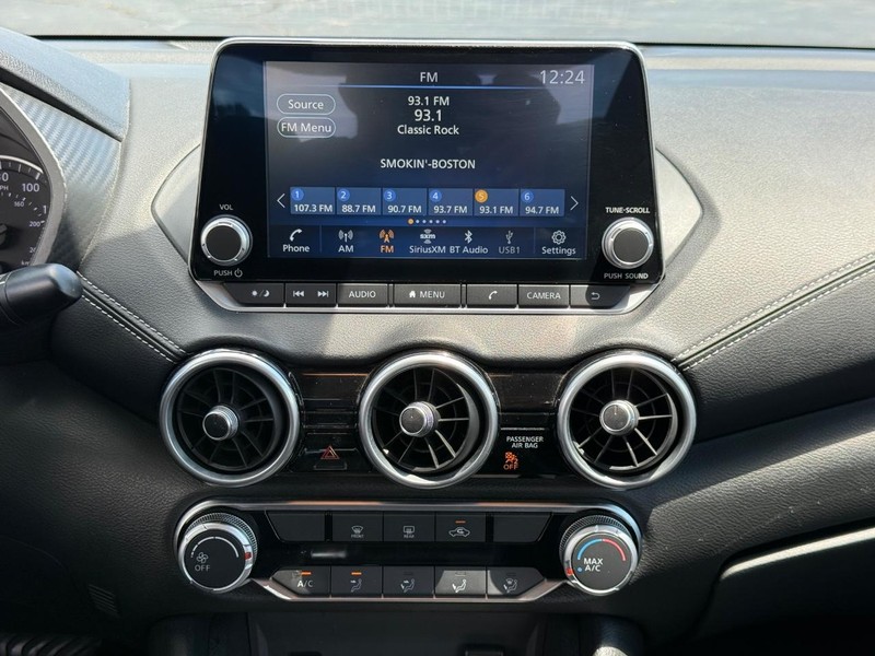 Nissan Sentra Vehicle Full-screen Gallery Image 13