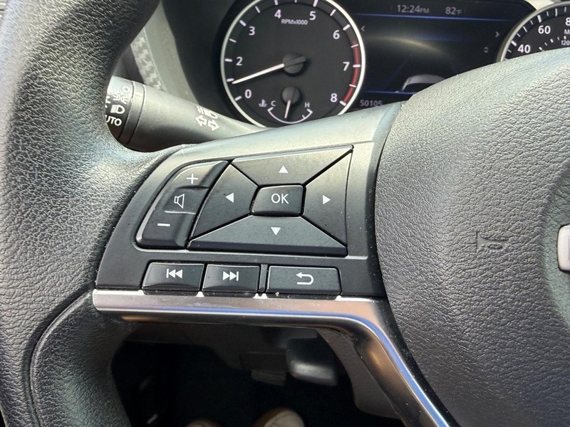Nissan Sentra Vehicle Full-screen Gallery Image 17