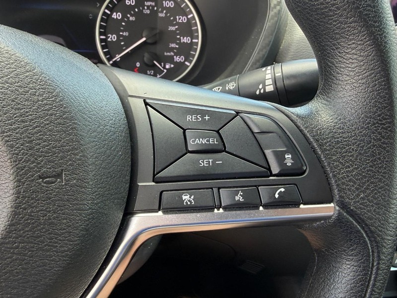 Nissan Sentra Vehicle Full-screen Gallery Image 18