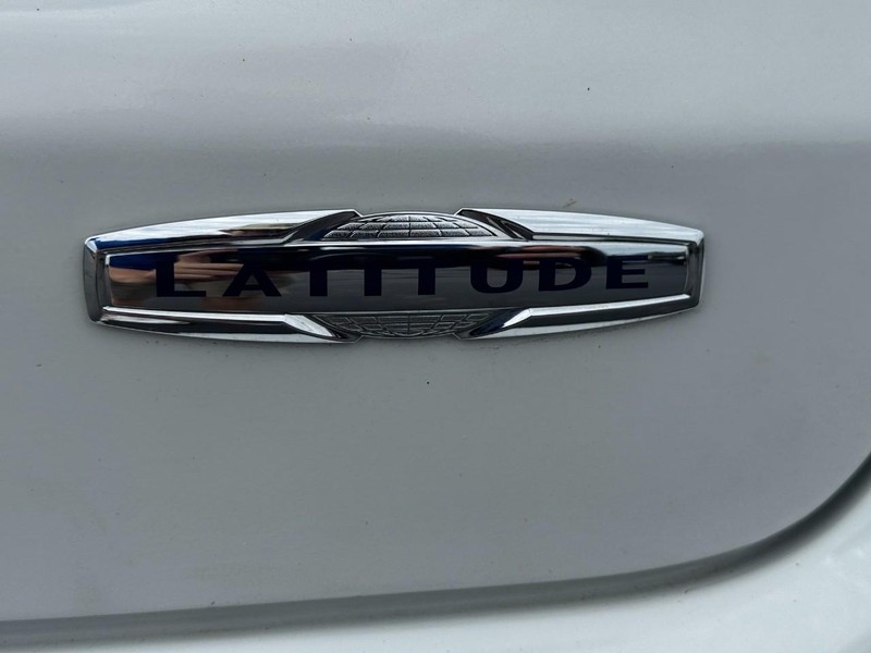 Jeep Compass Vehicle Full-screen Gallery Image 5