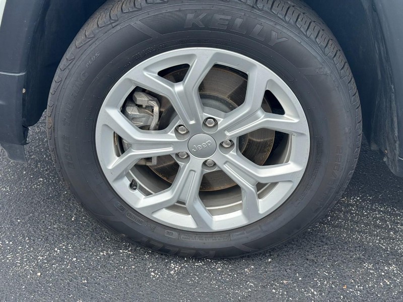 Jeep Compass Vehicle Full-screen Gallery Image 8