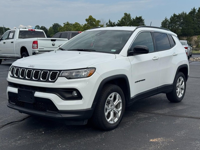 Jeep Compass Vehicle Full-screen Gallery Image 9