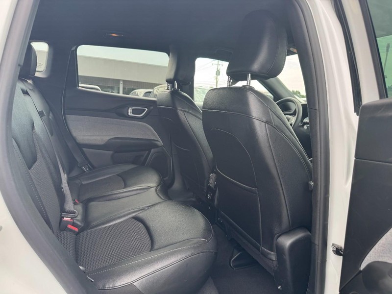 Jeep Compass Vehicle Full-screen Gallery Image 11