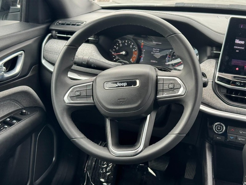 Jeep Compass Vehicle Full-screen Gallery Image 14