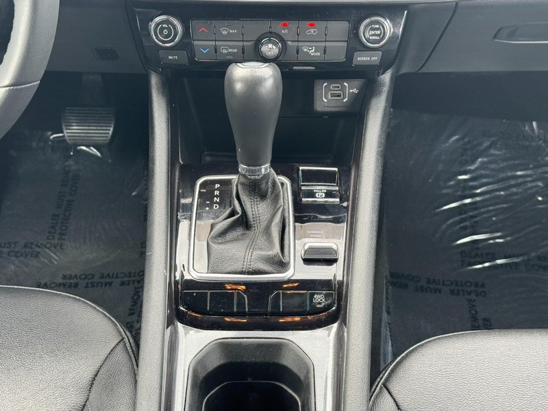Jeep Compass Vehicle Full-screen Gallery Image 16