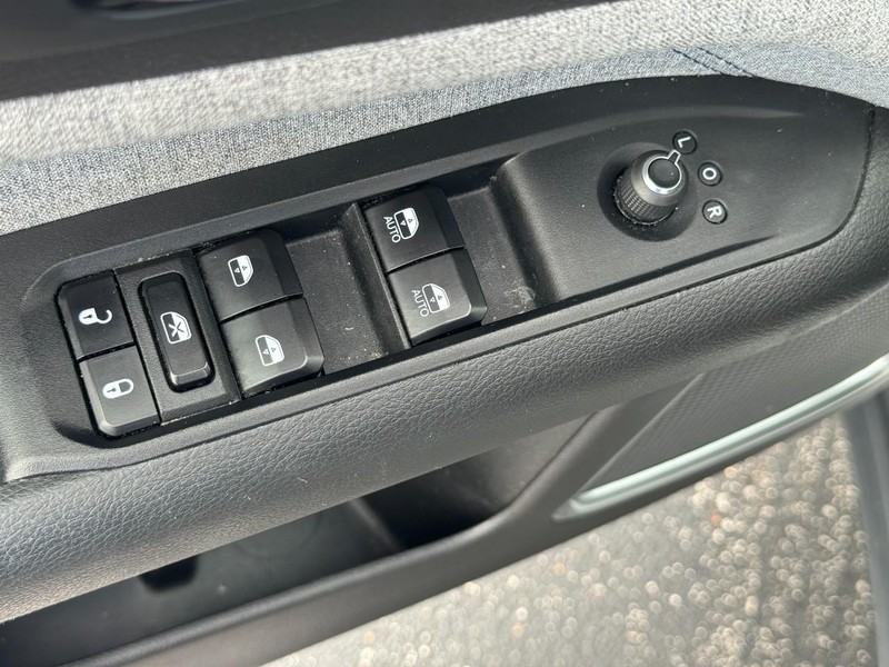 Jeep Compass Vehicle Full-screen Gallery Image 17