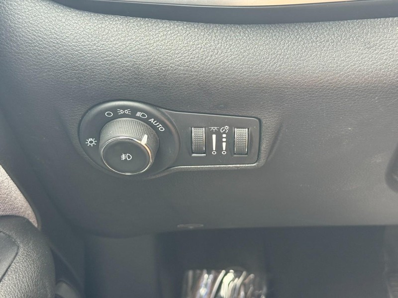 Jeep Compass Vehicle Full-screen Gallery Image 19