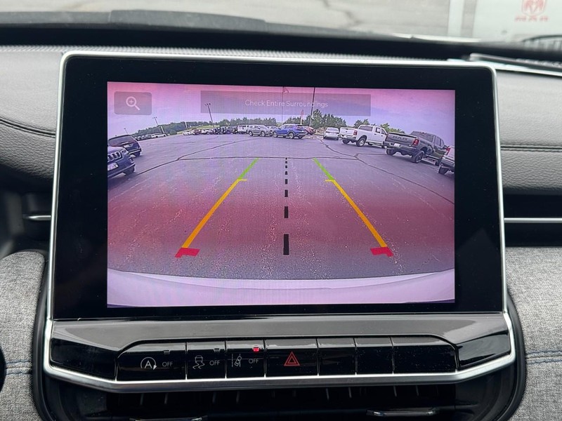 Jeep Compass Vehicle Full-screen Gallery Image 24