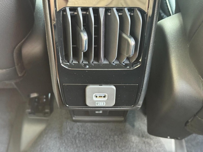 Jeep Compass Vehicle Full-screen Gallery Image 6