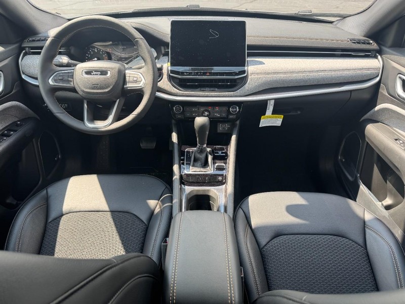 Jeep Compass Vehicle Full-screen Gallery Image 7
