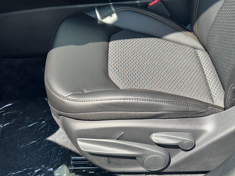 Jeep Compass Vehicle Full-screen Gallery Image 12