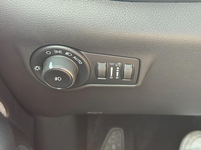 Jeep Compass Vehicle Full-screen Gallery Image 13