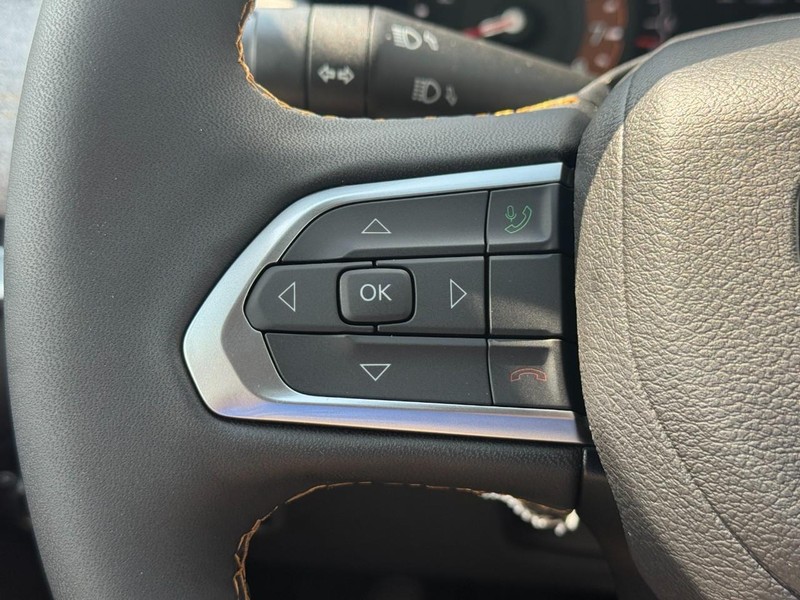 Jeep Compass Vehicle Full-screen Gallery Image 14