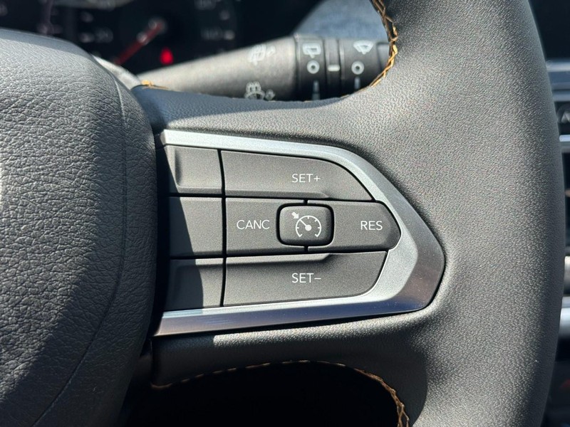 Jeep Compass Vehicle Full-screen Gallery Image 15