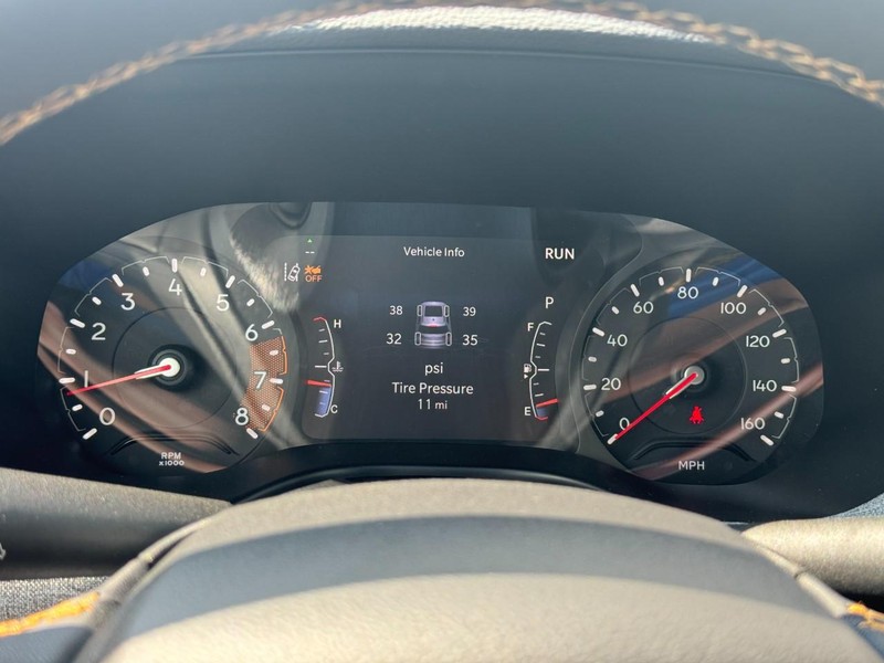 Jeep Compass Vehicle Full-screen Gallery Image 16