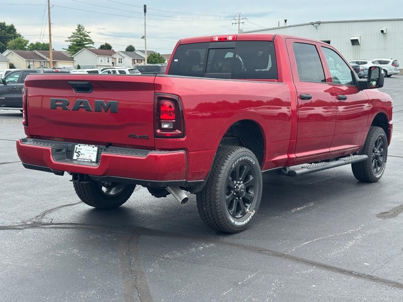 Ram 2500 Vehicle Full-screen Gallery Image 3