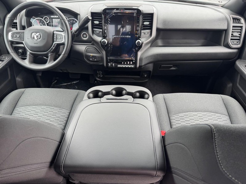 Ram 2500 Vehicle Full-screen Gallery Image 6