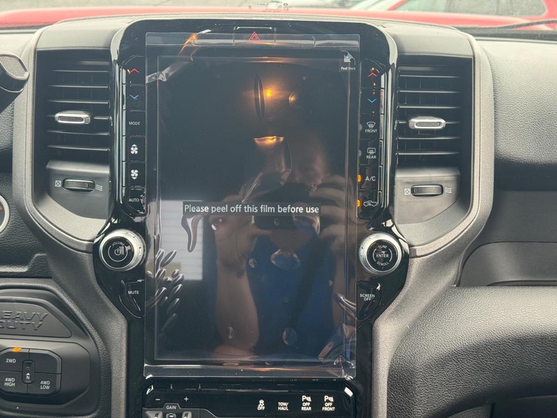 Ram 2500 Vehicle Full-screen Gallery Image 8
