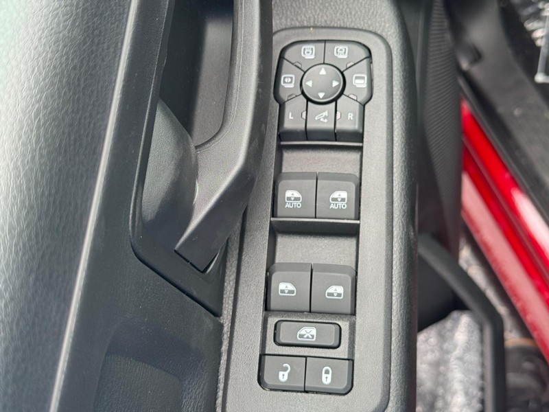 Ram 2500 Vehicle Full-screen Gallery Image 11