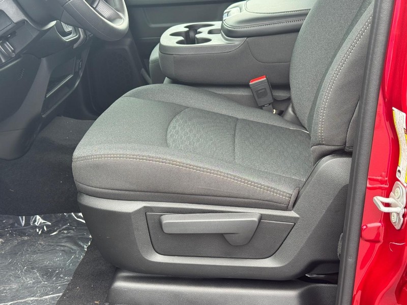 Ram 2500 Vehicle Full-screen Gallery Image 12