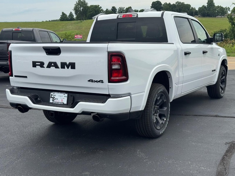 Ram 1500 Vehicle Full-screen Gallery Image 3