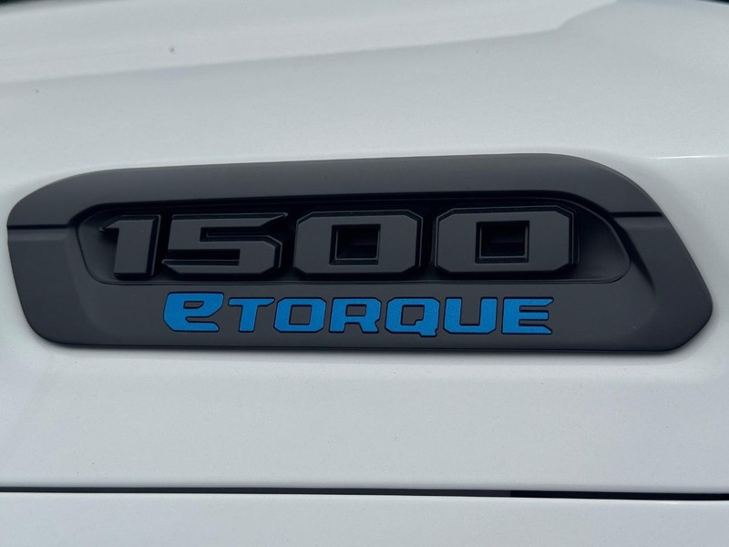 Ram 1500 Vehicle Full-screen Gallery Image 6