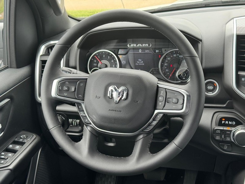 Ram 1500 Vehicle Full-screen Gallery Image 10