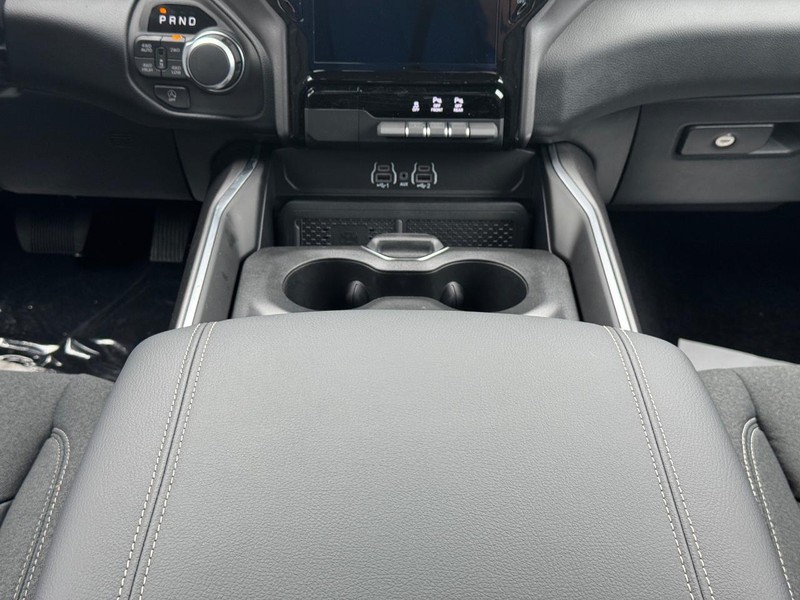 Ram 1500 Vehicle Full-screen Gallery Image 12