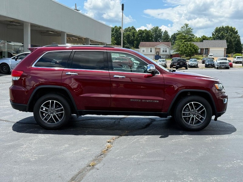 Jeep Grand Cherokee Vehicle Full-screen Gallery Image 2