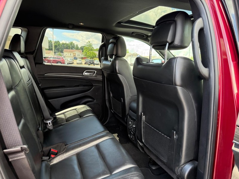 Jeep Grand Cherokee Vehicle Full-screen Gallery Image 11