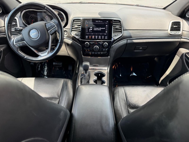 Jeep Grand Cherokee Vehicle Full-screen Gallery Image 12