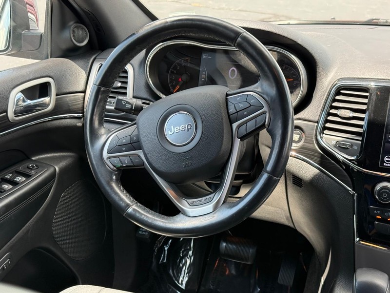 Jeep Grand Cherokee Vehicle Full-screen Gallery Image 13