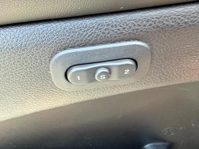 Jeep Grand Cherokee Vehicle Full-screen Gallery Image 17
