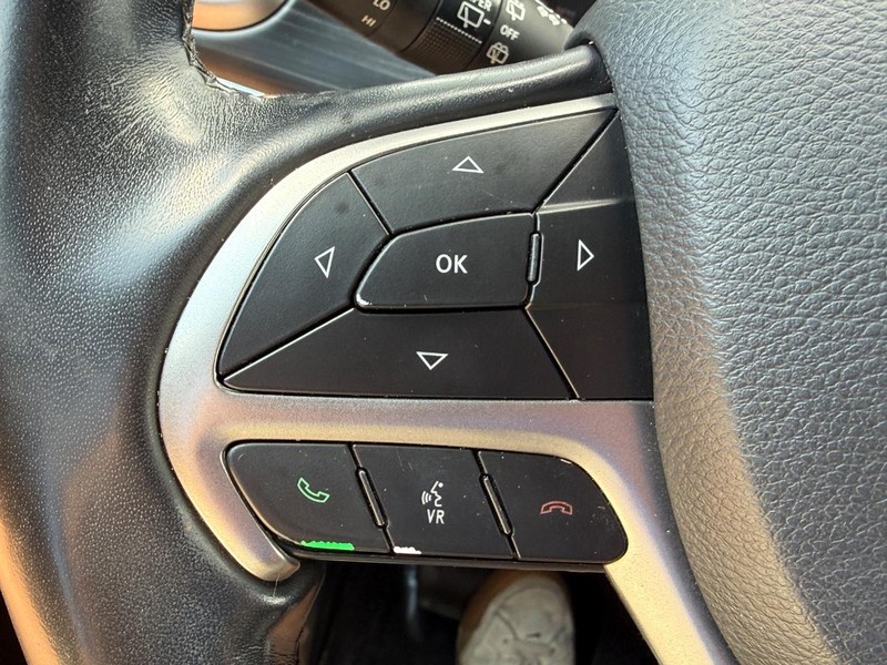 Jeep Grand Cherokee Vehicle Full-screen Gallery Image 19