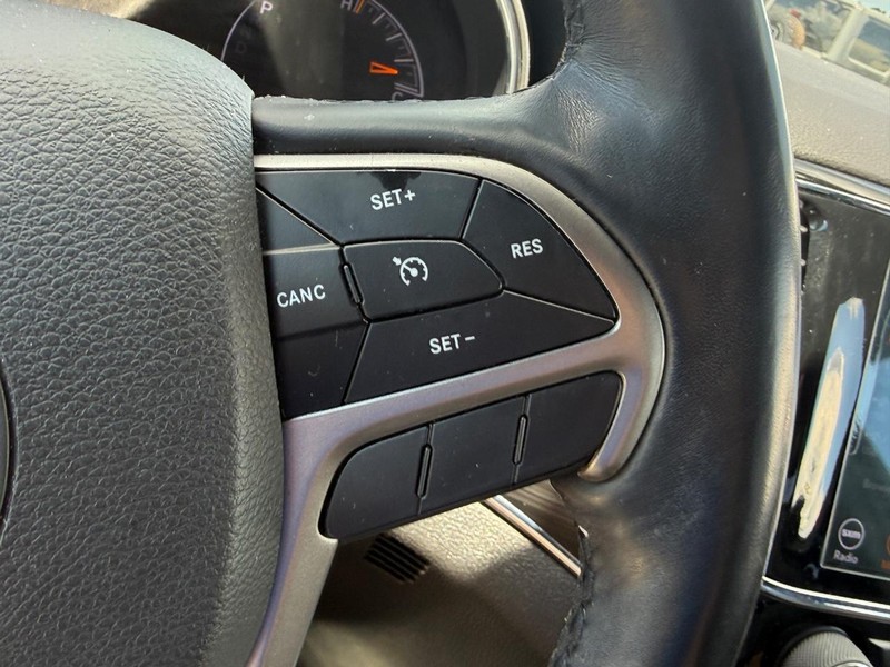 Jeep Grand Cherokee Vehicle Full-screen Gallery Image 20