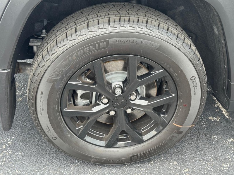 Jeep Grand Cherokee L Vehicle Full-screen Gallery Image 4