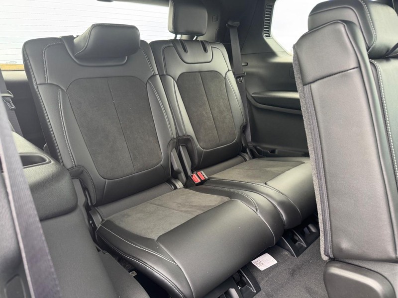 Jeep Grand Cherokee L Vehicle Full-screen Gallery Image 5
