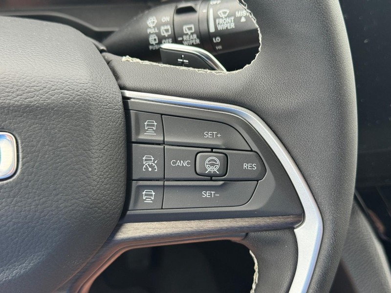 Jeep Grand Cherokee L Vehicle Full-screen Gallery Image 15