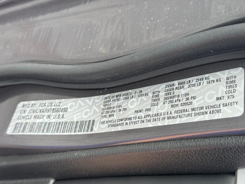 Jeep Grand Cherokee L Vehicle Full-screen Gallery Image 19