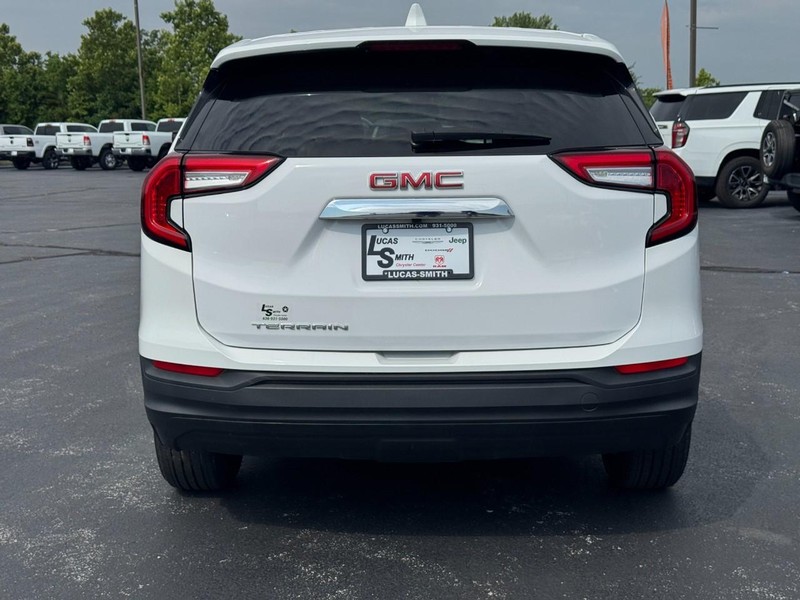 GMC Terrain Vehicle Full-screen Gallery Image 4