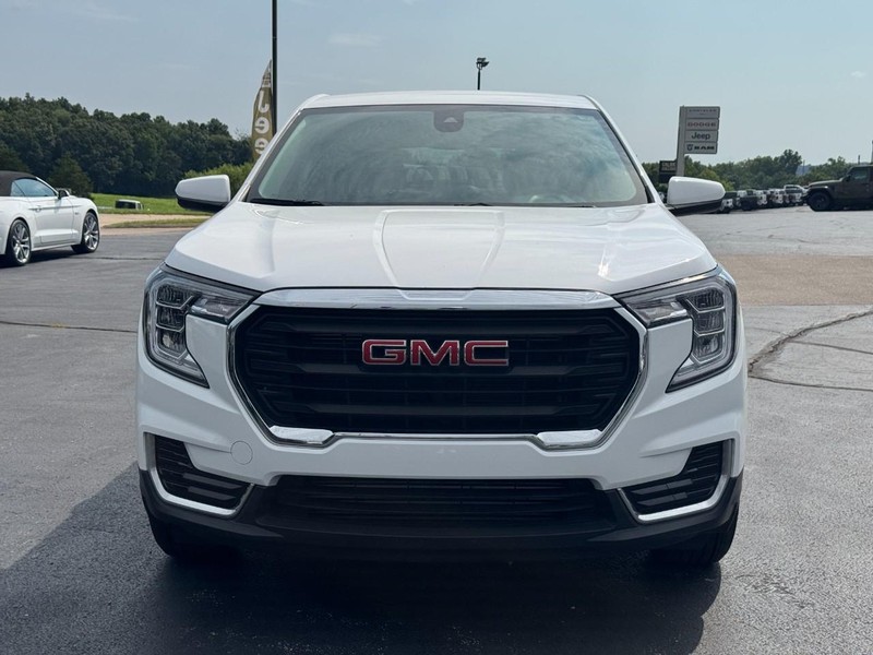 GMC Terrain Vehicle Full-screen Gallery Image 10