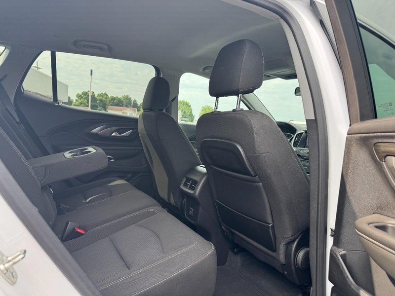 GMC Terrain Vehicle Full-screen Gallery Image 11